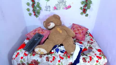 Snapshot of nataliaandjulliam chatting on November 2025 05:28:02 AM nataliaandjulliam online show from November 2025 05:28:02 AM