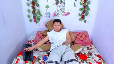 Snapshot of nataliaandjulliam chatting on November 2025 03:12:02 AM nataliaandjulliam online show from November 2025 03:12:02 AM