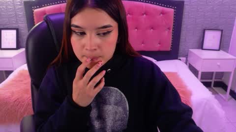 natalie  online show from October 2025 02:51:02 AM