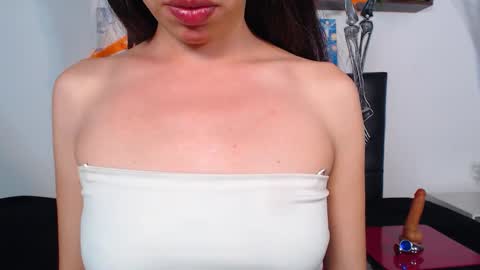 Natalia  online show from October 2025 04:44:01 AM