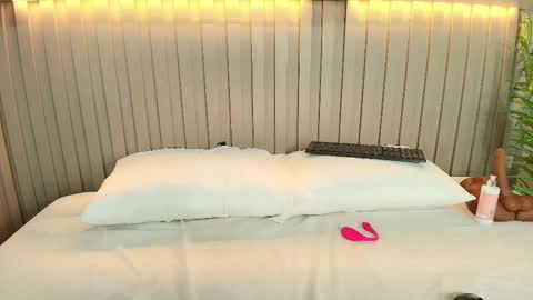 Nataly  online show from September 2025 01:36:02 PM