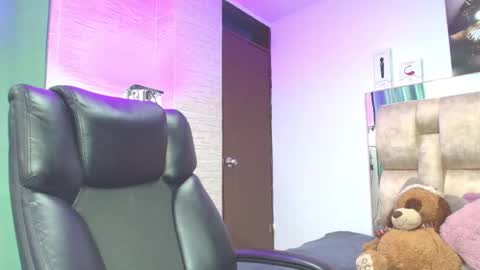   online show from October 2025 03:27:01 AM