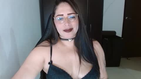 Natasha Smithe  online show from October 2025 01:06:01 AM