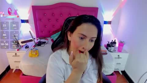 N A T H A L I A online show from October 2025 03:40:01 PM