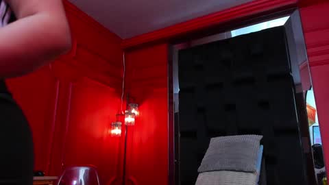 nathalie rossel online show from December 2024 07:00:02 PM