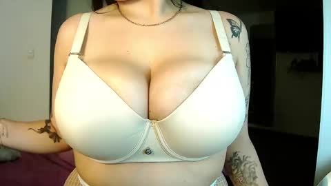 Nathaly Jones online show from February 2025 11:37:02 PM