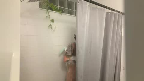 nature_boiii online show from November 2025 05:17:02 AM