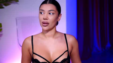 Naty online show from January 2025 07:18:02 PM