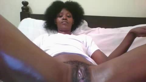 Snapshot of naughty_babe000 chatting on December 2024 02:10:01 AM alisha online show from December 2024 02:10:01 AM