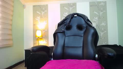 Snapshot of naughty_kittenm chatting on January 2025 02:46:01 PM Kitten online show from January 2025 02:46:01 PM