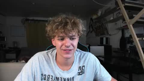 Nik online show from September 2025 05:14:01 PM