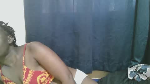 Snapshot of naughty_slender2 chatting on November 2025 04:43:02 AM jn online show from November 2025 04:43:02 AM