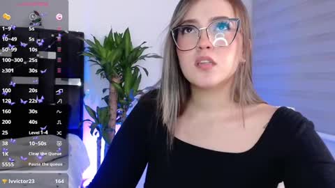 LANAindependent model online show from December 2024 07:54:02 AM