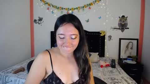 Snapshot of naughtygirl_mmm chatting on December 2024 08:14:02 PM Valeria online show from December 2024 08:14:02 PM