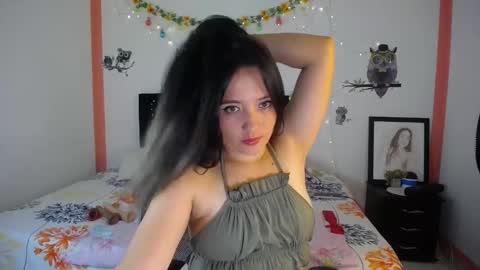 Snapshot of naughtygirl_mmm chatting on January 2025 05:02:01 PM Valeria online show from January 2025 05:02:01 PM