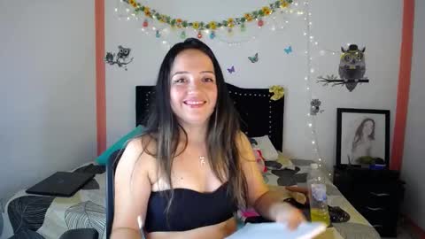 Snapshot of naughtygirl_mmm chatting on January 2025 06:41:02 PM Valeria online show from January 2025 06:41:02 PM