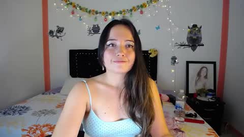 Snapshot of naughtygirl_mmm chatting on February 2025 09:40:01 PM Valeria online show from February 2025 09:40:01 PM