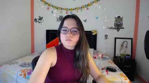 Snapshot of naughtygirl_mmm chatting on February 2025 06:09:01 PM Valeria online show from February 2025 06:09:01 PM