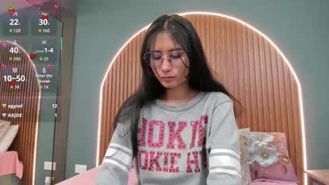 Snapshot of nayecloud chatting on October 2025 03:40:01 AM Naye online show from October 2025 03:40:01 AM