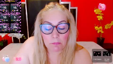 Snapshot of nayla_garner chatting on January 2025 06:52:01 PM Lady Nayla online show from January 2025 06:52:01 PM