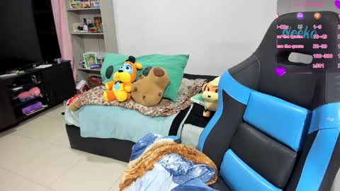 Geek Nicole    im Neeko UwU online show from October 2025 05:13:01 PM