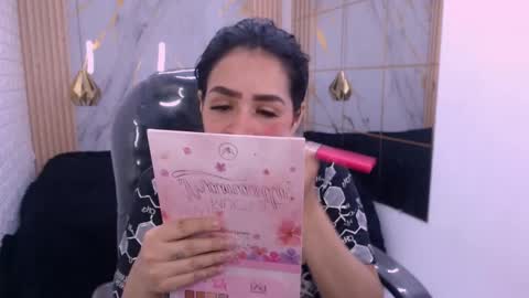 Snapshot of neiti_milk chatting on December 2025 02:43:02 AM paula online show from December 2025 02:43:02 AM