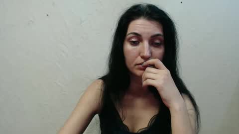 Nensy online show from March 2025 05:18:01 PM