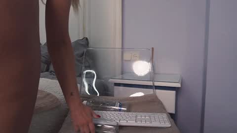Snapshot of new_dee chatting on February 2025 12:05:02 PM new dee online show from February 2025 12:05:02 PM