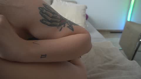 Snapshot of new_dee chatting on October 2025 01:01:01 PM new dee online show from October 2025 01:01:01 PM