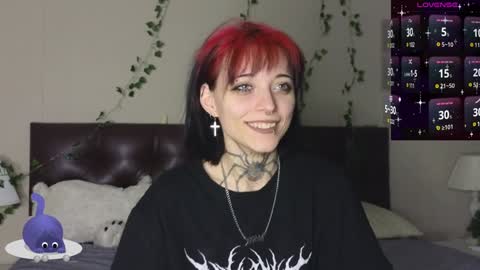 Snapshot of neya_lette chatting on January 2025 12:37:02 PM Kira online show from January 2025 12:37:02 PM