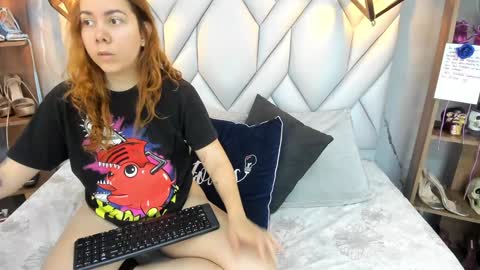 Snapshot of nezukokamado1_ chatting on December 2024 01:33:02 PM Milena online show from December 2024 01:33:02 PM