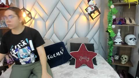 Snapshot of nezukokamado1_ chatting on December 2024 01:07:02 PM Milena online show from December 2024 01:07:02 PM