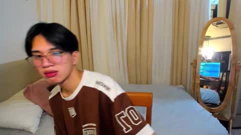nhicolasklyde online show from September 2025 04:19:01 PM
