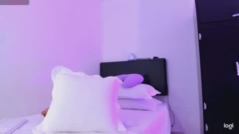 nia_16 online show from January 2025 06:21:01 PM