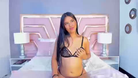 Nia  online show from September 2025 09:03:01 PM