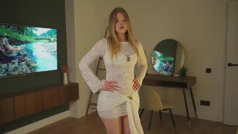 Mia online show from September 2025 07:36:02 PM