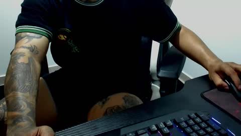 Snapshot of nicepussyandcock chatting on October 2025 01:14:01 AM Camila And Steeven online show from October 2025 01:14:01 AM