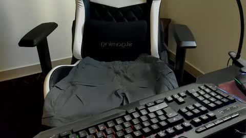 Snapshot of nicepussyandcock chatting on October 2025 07:03:01 PM Camila And Steeven online show from October 2025 07:03:01 PM