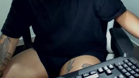 Snapshot of nicepussyandcock chatting on October 2025 02:08:02 AM Camila And Steeven online show from October 2025 02:08:02 AM