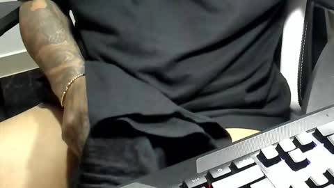 Snapshot of nicepussyandcock chatting on November 2025 02:31:02 AM Camila And Steeven online show from November 2025 02:31:02 AM