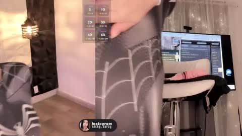 Nicky online show from October 2025 07:08:01 PM