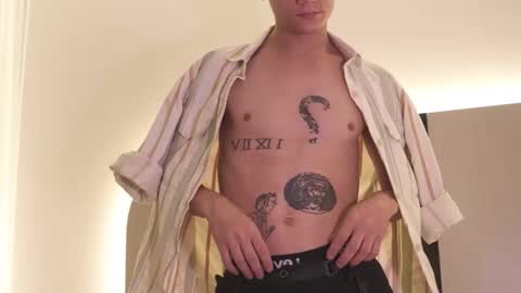 Snapshot of nicky_neal chatting on November 2025 03:28:02 AM Nicky Neal online show from November 2025 03:28:02 AM