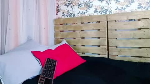 Snapshot of nicky_oli chatting on January 2025 12:59:01 PM nicky_oli online show from January 2025 12:59:01 PM