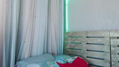 Snapshot of nicky_oli chatting on February 2025 02:35:02 PM nicky_oli online show from February 2025 02:35:02 PM