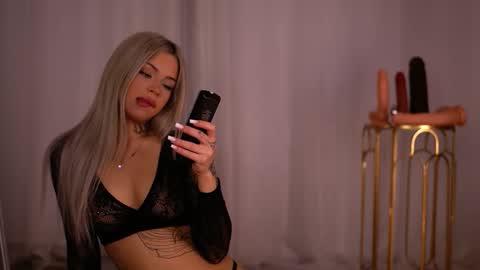 Nicky online show from October 2025 06:05:02 PM