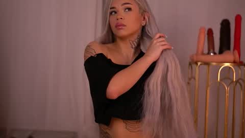 Nicky online show from October 2025 07:09:02 PM