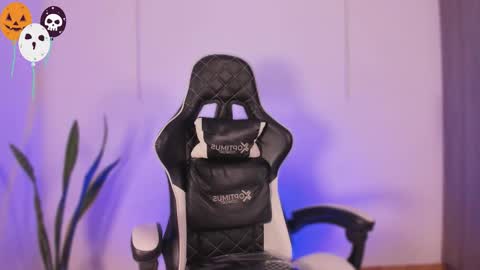 Nicky  online show from November 2025 12:29:02 PM