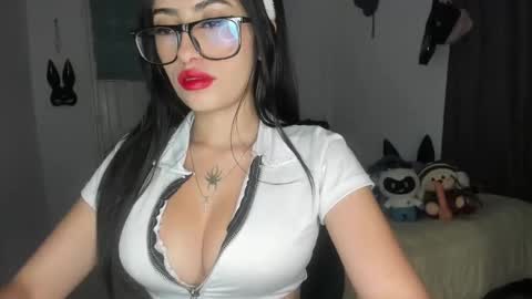 Nicolle online show from January 2025 03:07:02 AM