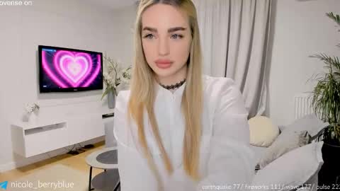 Snapshot of nicole_blueberry chatting on November 2025 09:26:02 PM Nicole online show from November 2025 09:26:02 PM