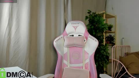 Snapshot of nicole_charm chatting on October 2025 08:06:02 PM GMT7TueWedThSu 0300am-0900am. Sa 1000am-0400pm online show from October 2025 08:06:02 PM